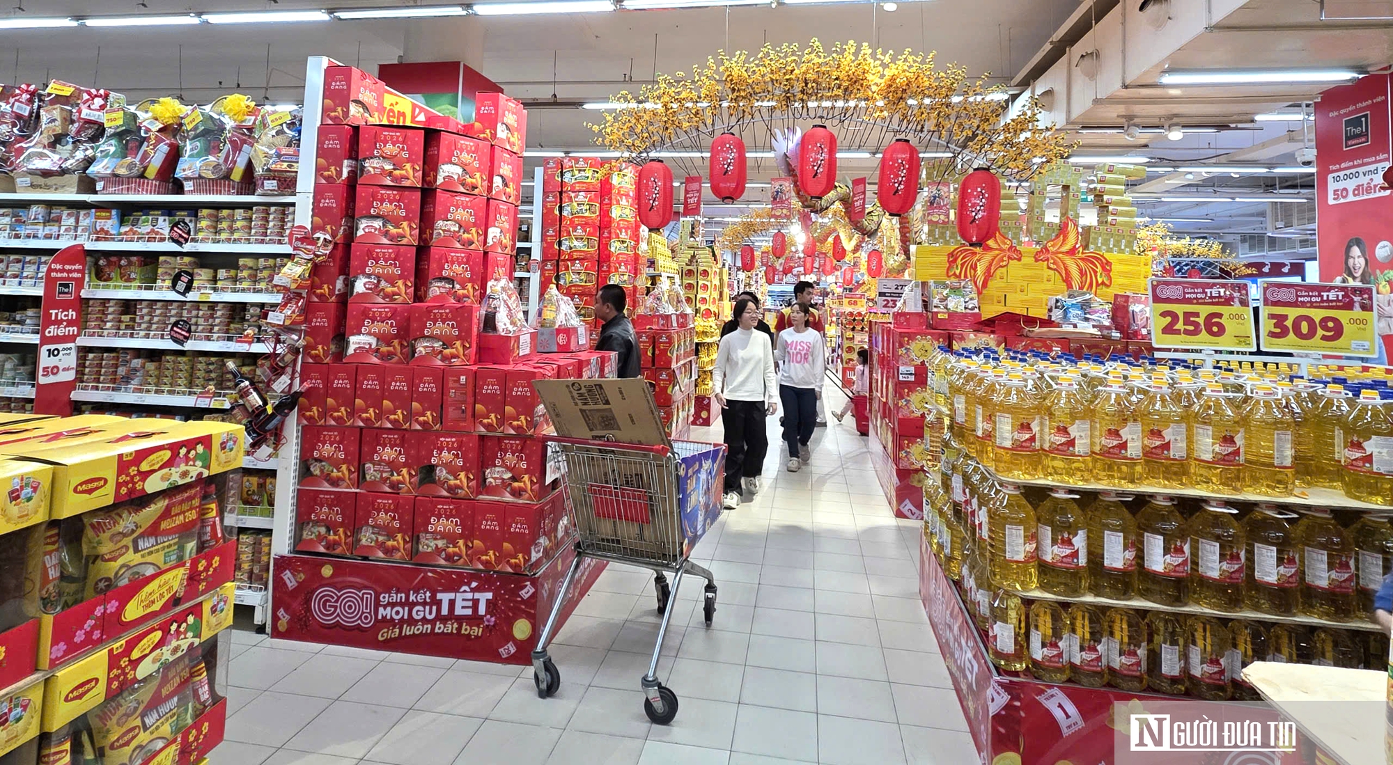 Thị trường ti&ecirc;u d&ugrave;ng Tết "ấm" dần, kh&ocirc;ng lo thiếu h&agrave;ng- Ảnh 1.