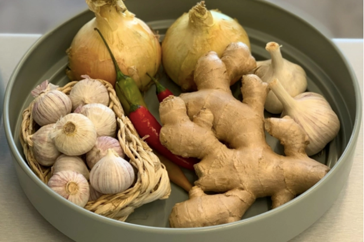 Miền Bắc sắp đón không khí lạnh mạnh, bỏ túi 3 "thần dược" làm ấm cơ thể - Ảnh 2.