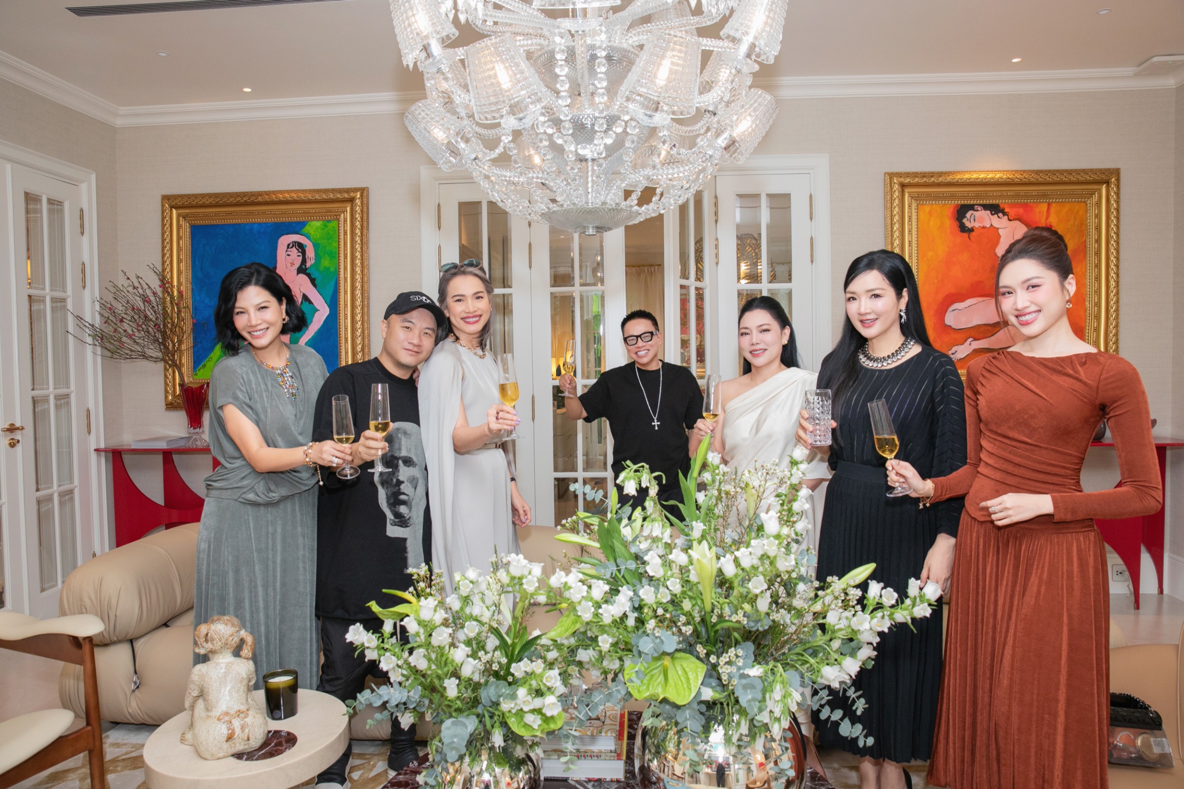 Hoa hậu Ngọc Khánh khiến công chúng bất ngờ trước nhan sắc "già tự nhiên" ở tuổi 50- Ảnh 1.