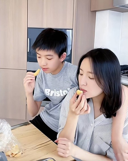 Bị quay lưng vì ồn ào ly hôn, nàng "ngọc nữ" từng được cả showbiz nâng niu nay chọn làm mẹ đơn thân - Ảnh 9.