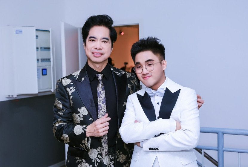 Ngọc Sơn khẳng định sức hút bền bỉ suốt gần 40 năm ca hát - Ảnh 1.