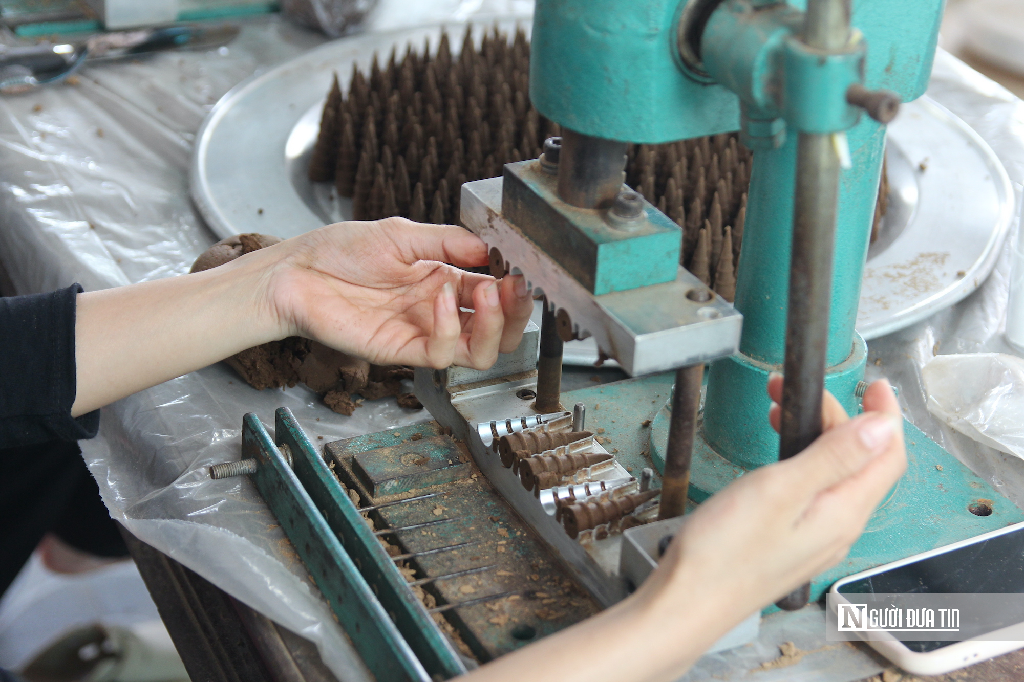 L&agrave;ng nghề l&agrave;m hương nổi tiếng H&agrave; Tĩnh rộn r&agrave;ng phục vụ thị trường Tết- Ảnh 3.