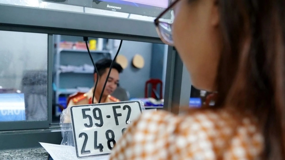 Người đi cấp chứng nhận đăng ký xe và biển số xe cơ giới cần biết- Ảnh 1.