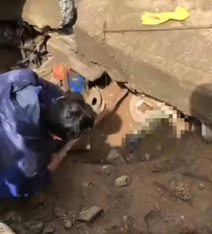 Sập bờ kè ở Đắk Lắk khiến 4 người đang trú mưa tử vong- Ảnh 1.