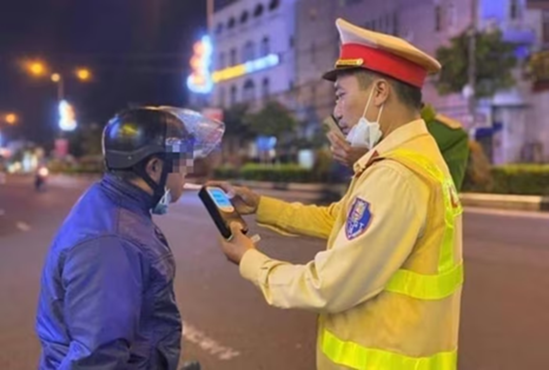 Hơn 3.200 tài xế bị xử phạt vi phạm nồng độ cồn trong ngày đầu năm- Ảnh 1.