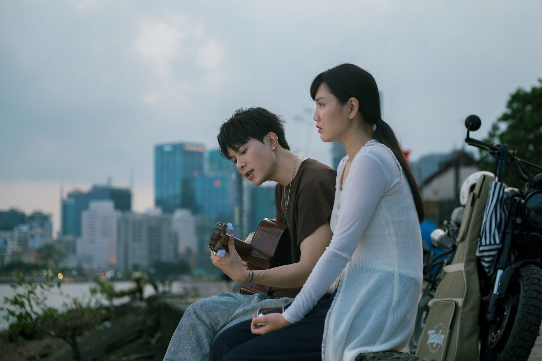 Mỹ nam duy nhất của Vbiz Việt: Mặt búng ra sữa, nhan sắc vô giá, 32 tuổi mà như mới 18 - Ảnh 4.