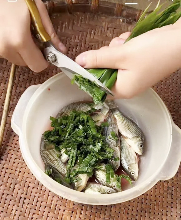 Đặc sản độc đáo: Bánh chưng nhân cá chép - nghe tưởng đùa nhưng thật sự tồn tại- Ảnh 3. Đặc sản độc đáo: Bánh chưng nhân cá chép - nghe tưởng đùa nhưng thật sự tồn tại- Ảnh 3.