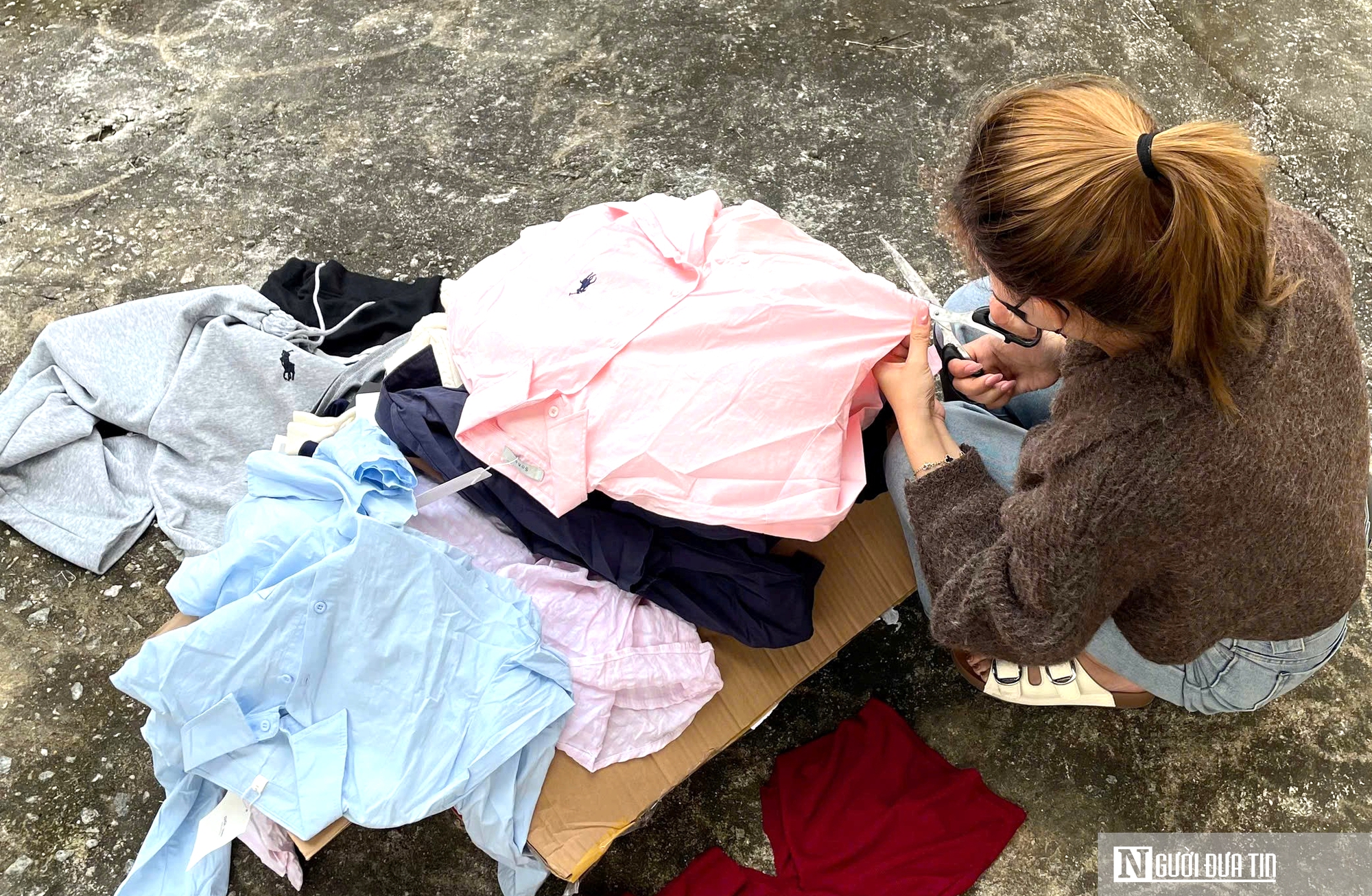 Giáp Tết Đà Nẵng, hàng hiệu giả len lỏi tràn từ mạng xã hội ra chợ phố- Ảnh 2.