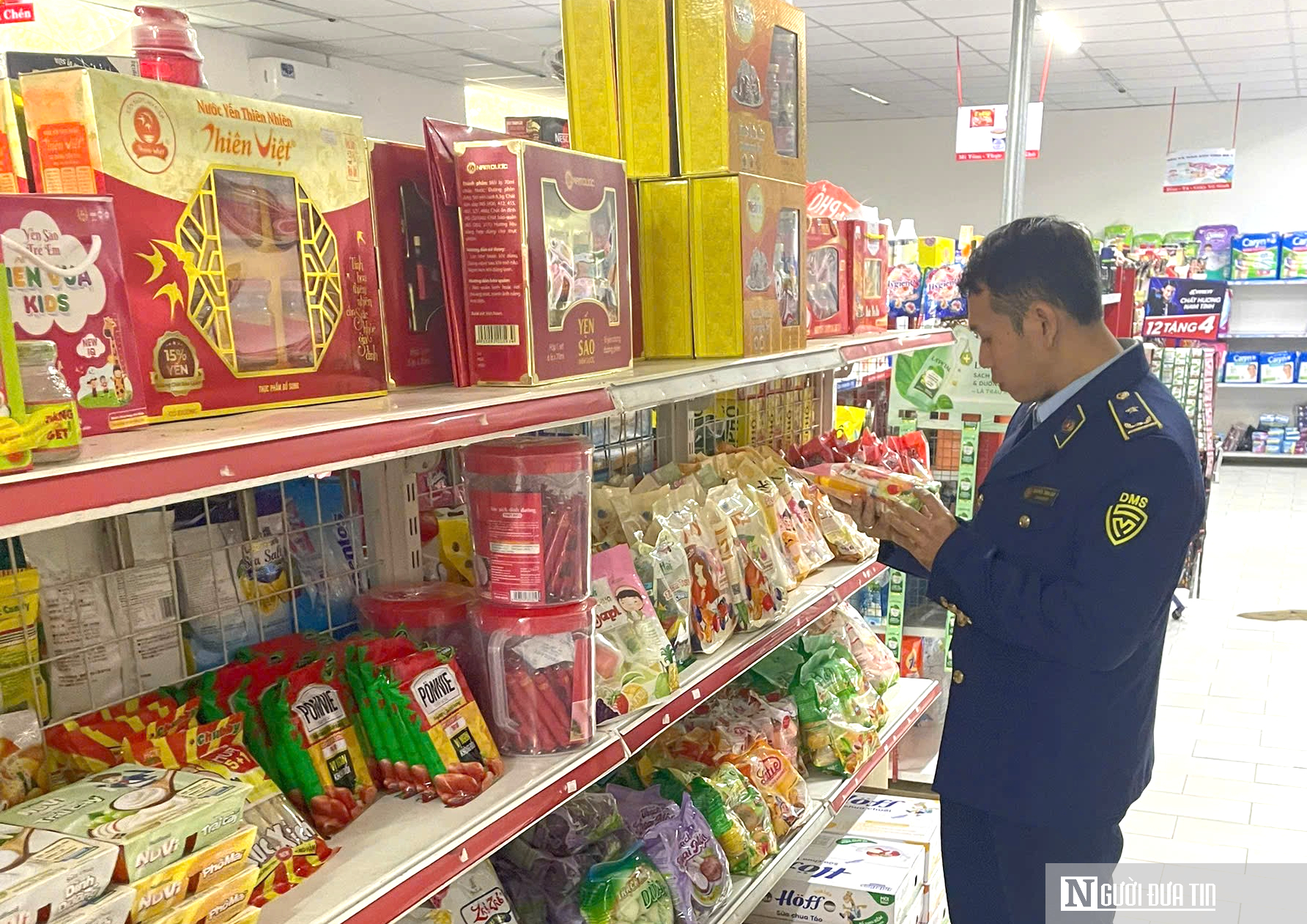 Giáp Tết Đà Nẵng, hàng hiệu giả len lỏi tràn từ mạng xã hội ra chợ phố- Ảnh 4.