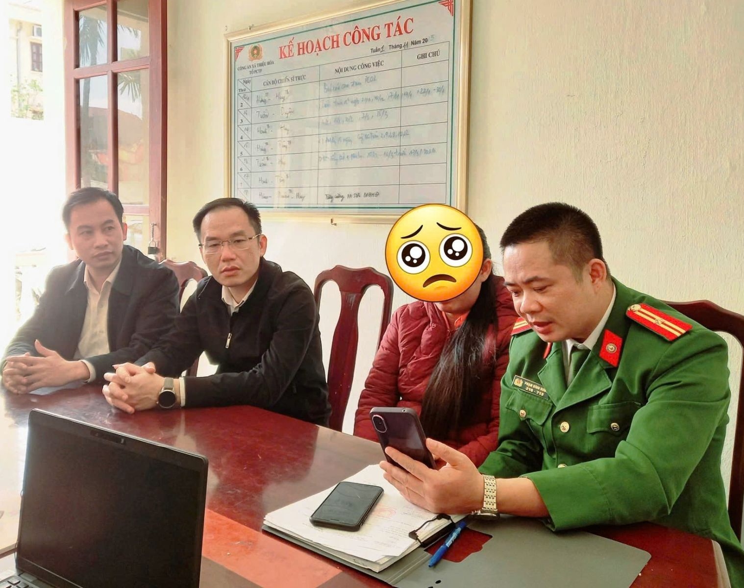 Người phụ nữ suýt mất 140 triệu đồng vì bẫy "chuyển tiền nhận quà" - Ảnh 1.