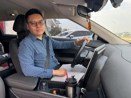 Bỏ xe xăng chuyển sang VinFast VF 7, người dùng Việt thấy khoái vì “chạy 500 km trong một ngày vẫn thấy nhẹ người” - Ảnh 2.