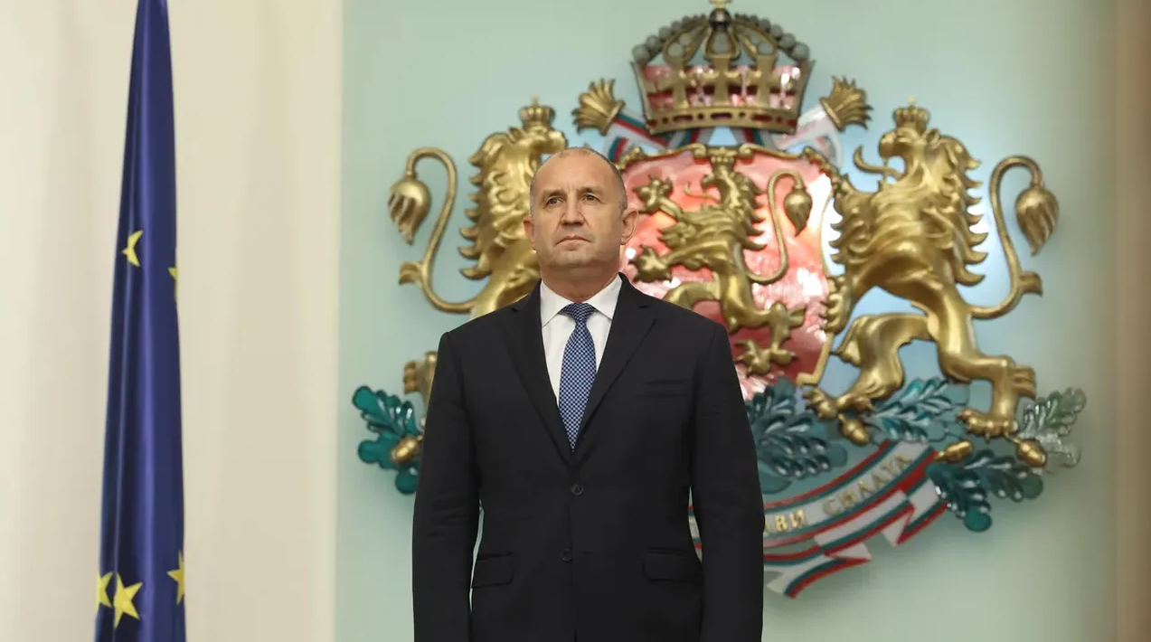 Tổng thống Bulgaria Rumen Radev bất ngờ tuyên bố từ chức - Ảnh 1.