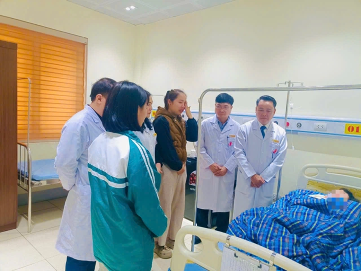 Vụ mẹ tử vong, con gái 6 tuổi bị vùi lấp dưới đất khi đi mua lợn: Sức khỏe bé gái 7 tuổi hiện ra sao? - Ảnh 2.