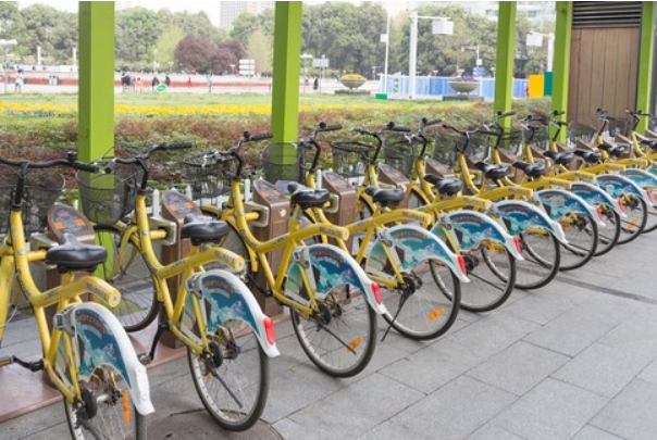 Quà thưởng Tết "đổi vị" đầy bất ngờ khiến nhiều người thích thú - Ảnh 1.