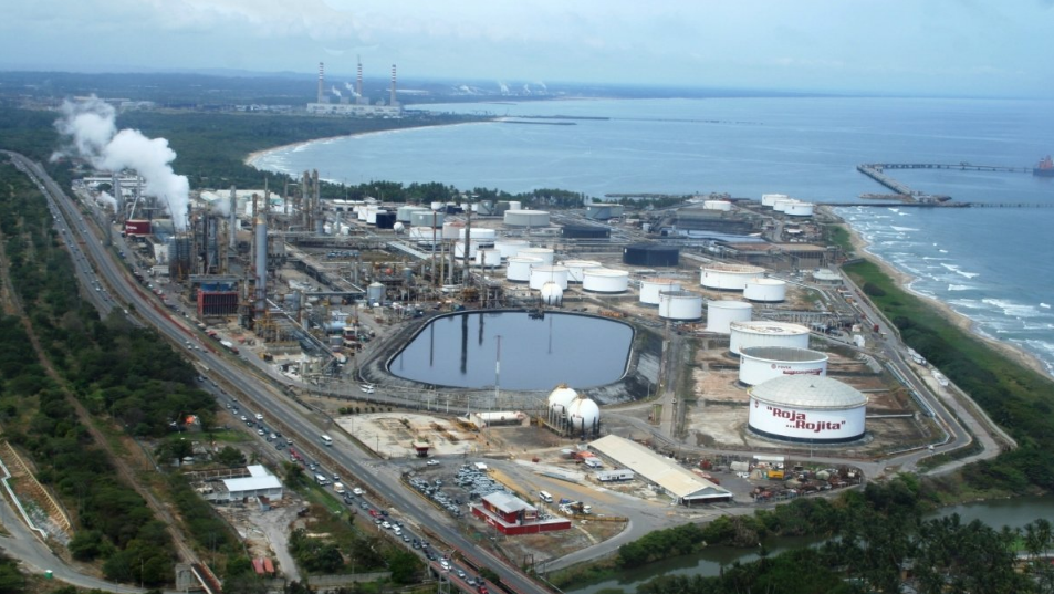 Venezuela làm gì với 300 triệu USD đầu tiên từ tiền Mỹ bán dầu? - Ảnh 1.