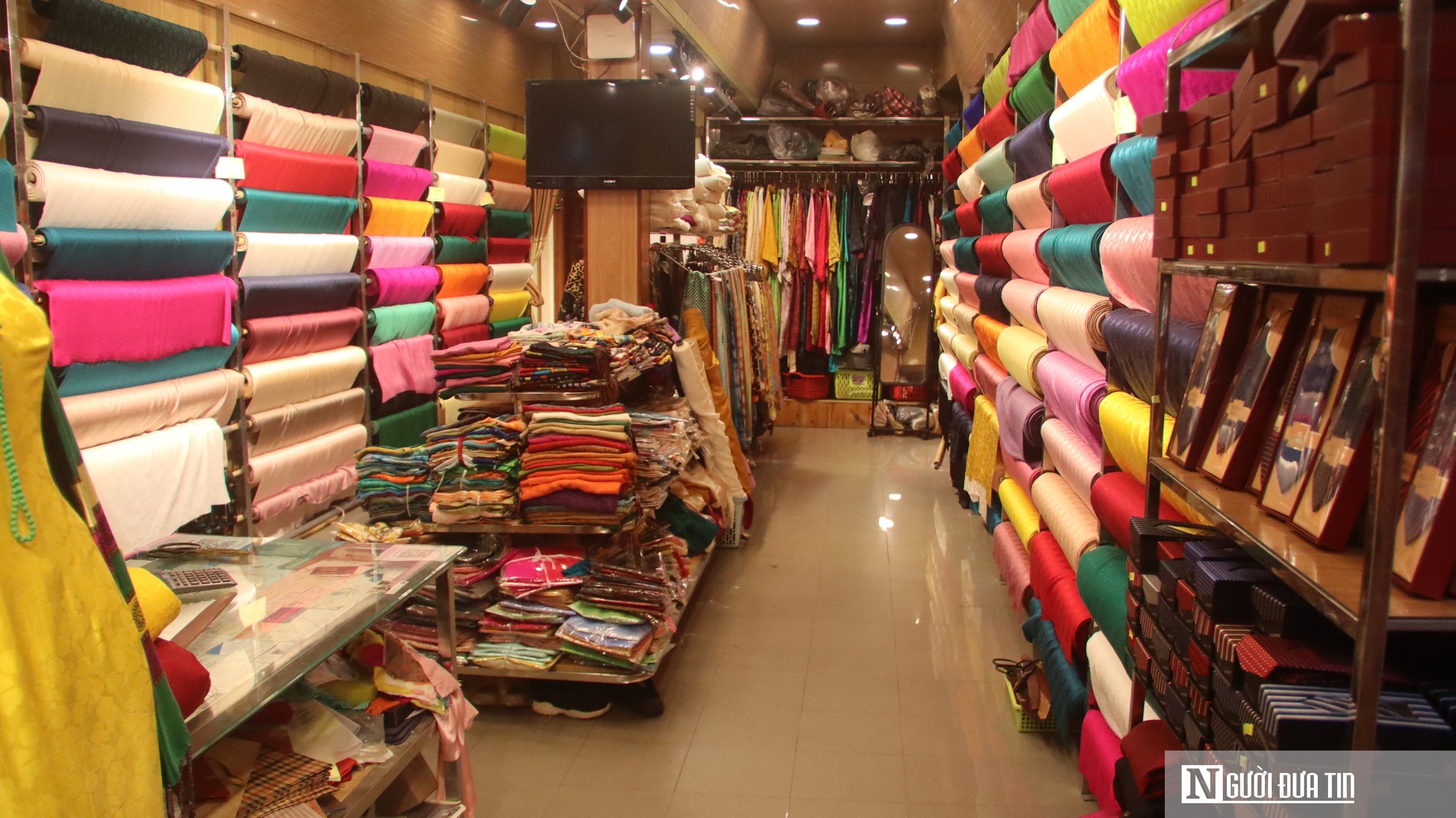 Thu nhập thấp, người trẻ không còn mặn mà với nghề dệt lụa - Ảnh 7.