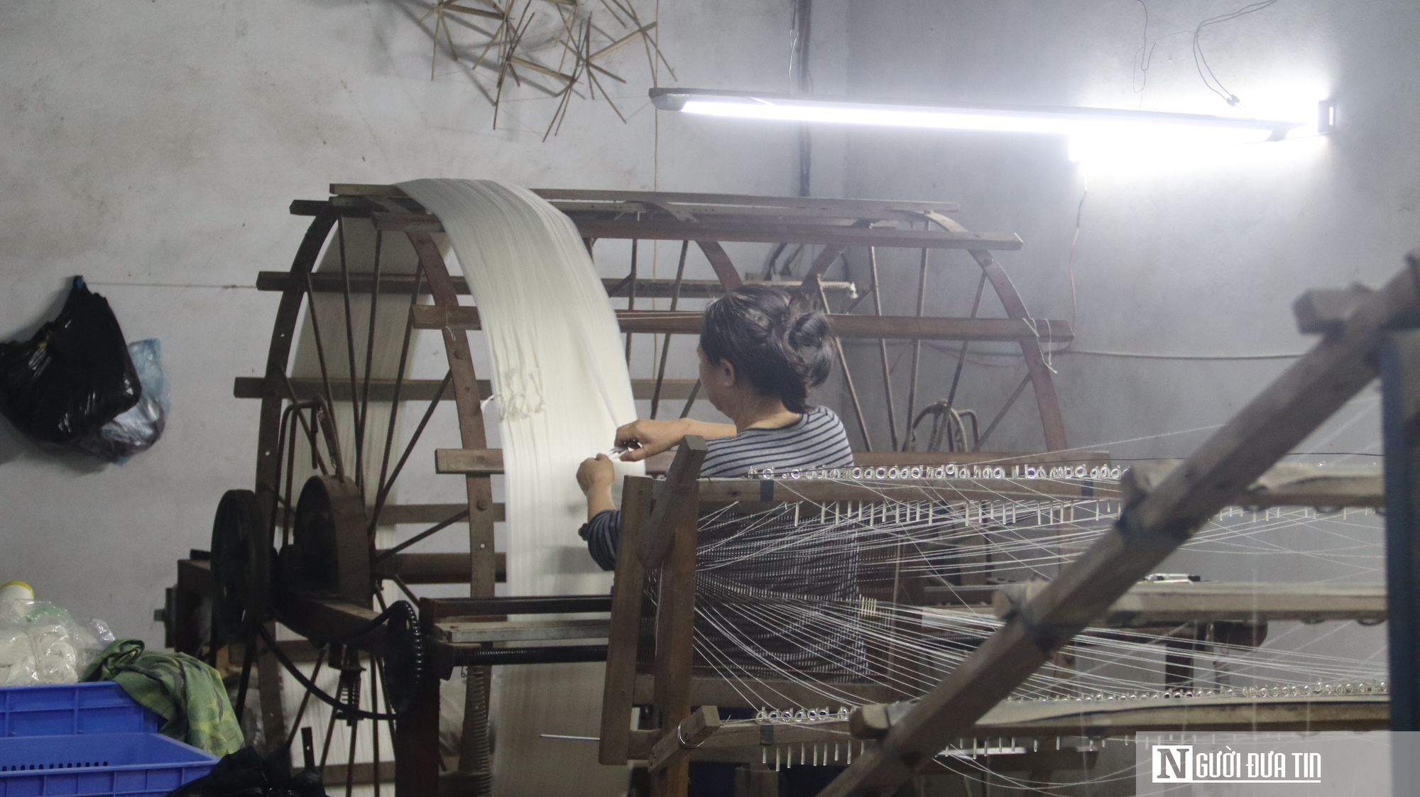 Thu nhập thấp, người trẻ không còn mặn mà với nghề dệt lụa - Ảnh 10.