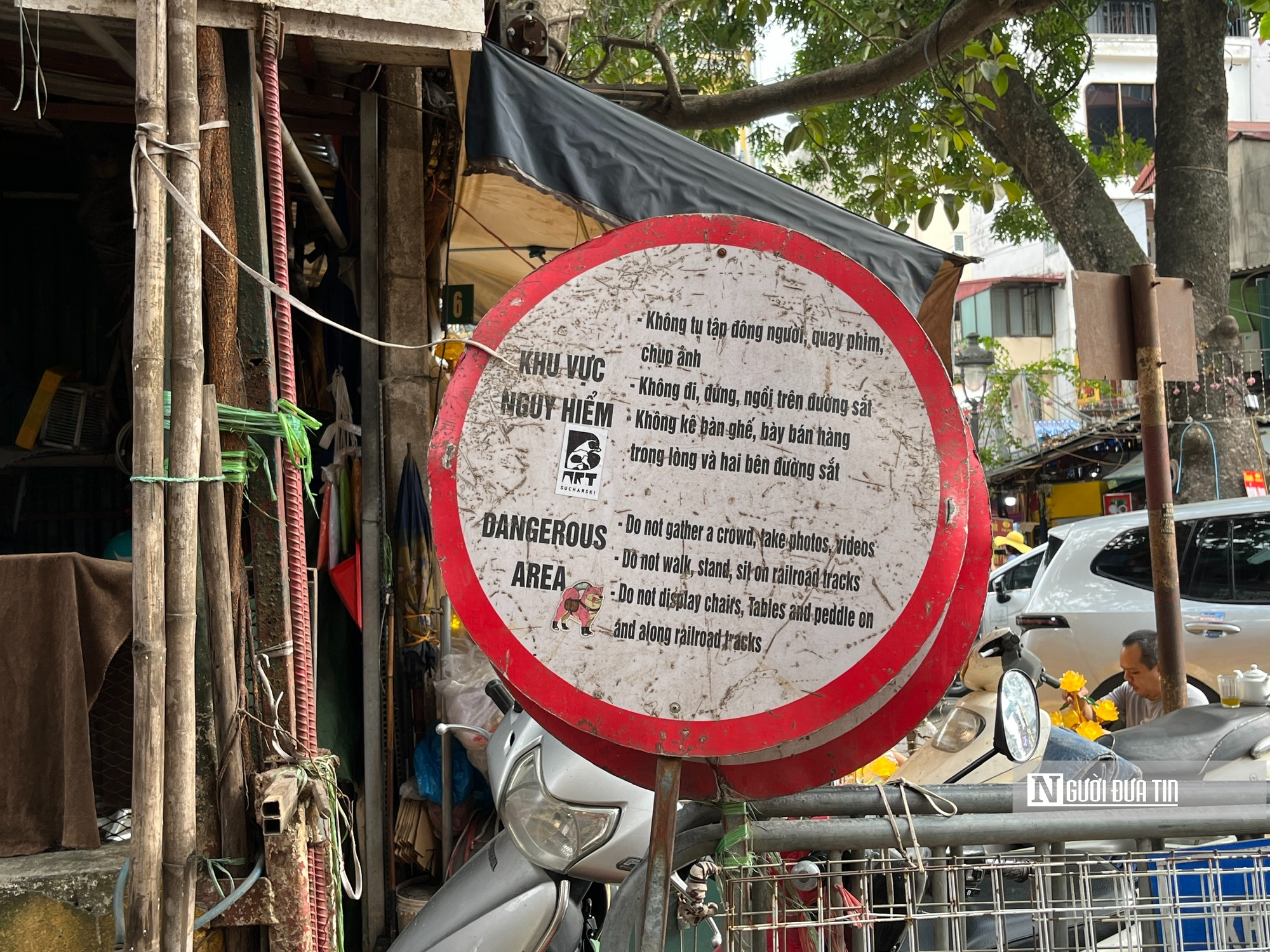 Hết thời “sống chung với tàu hỏa” ở phố cà phê đường tàu Hà Nội? - Ảnh 7.