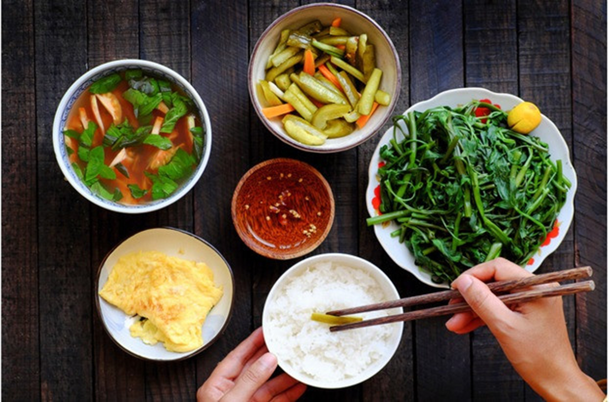 Chuyên gia mách "3 nhớ 2 không" khi ăn cơm không lo béo - Ảnh 4.