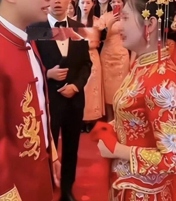 Phát hiện "bí mật" của cô dâu ngay trong đám cưới, chú rể liền hủy hôn - Ảnh 1.