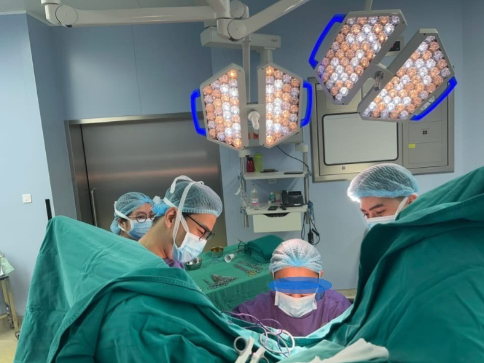 Người phụ nữ bị vòng tránh thai "đi lạc" vào bàng quang suốt 22 năm - Ảnh 2.