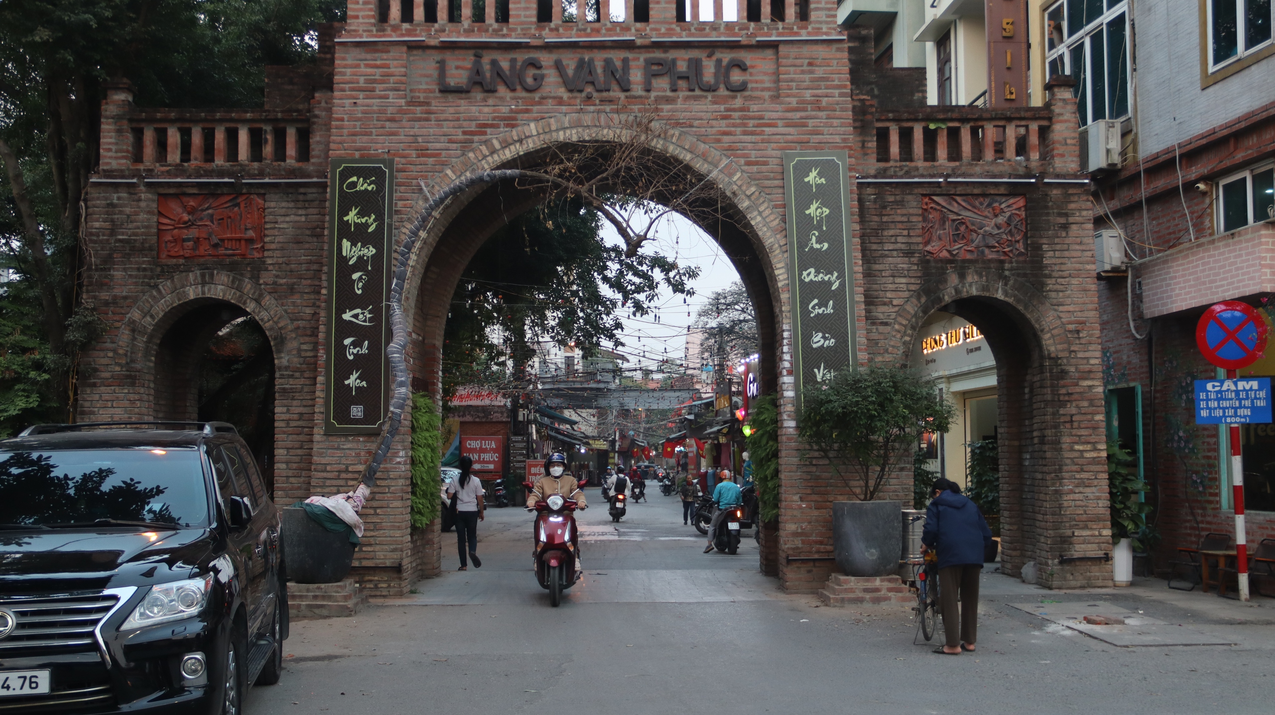 Thu nhập thấp, người trẻ không còn mặn mà với nghề dệt lụa - Ảnh 1.