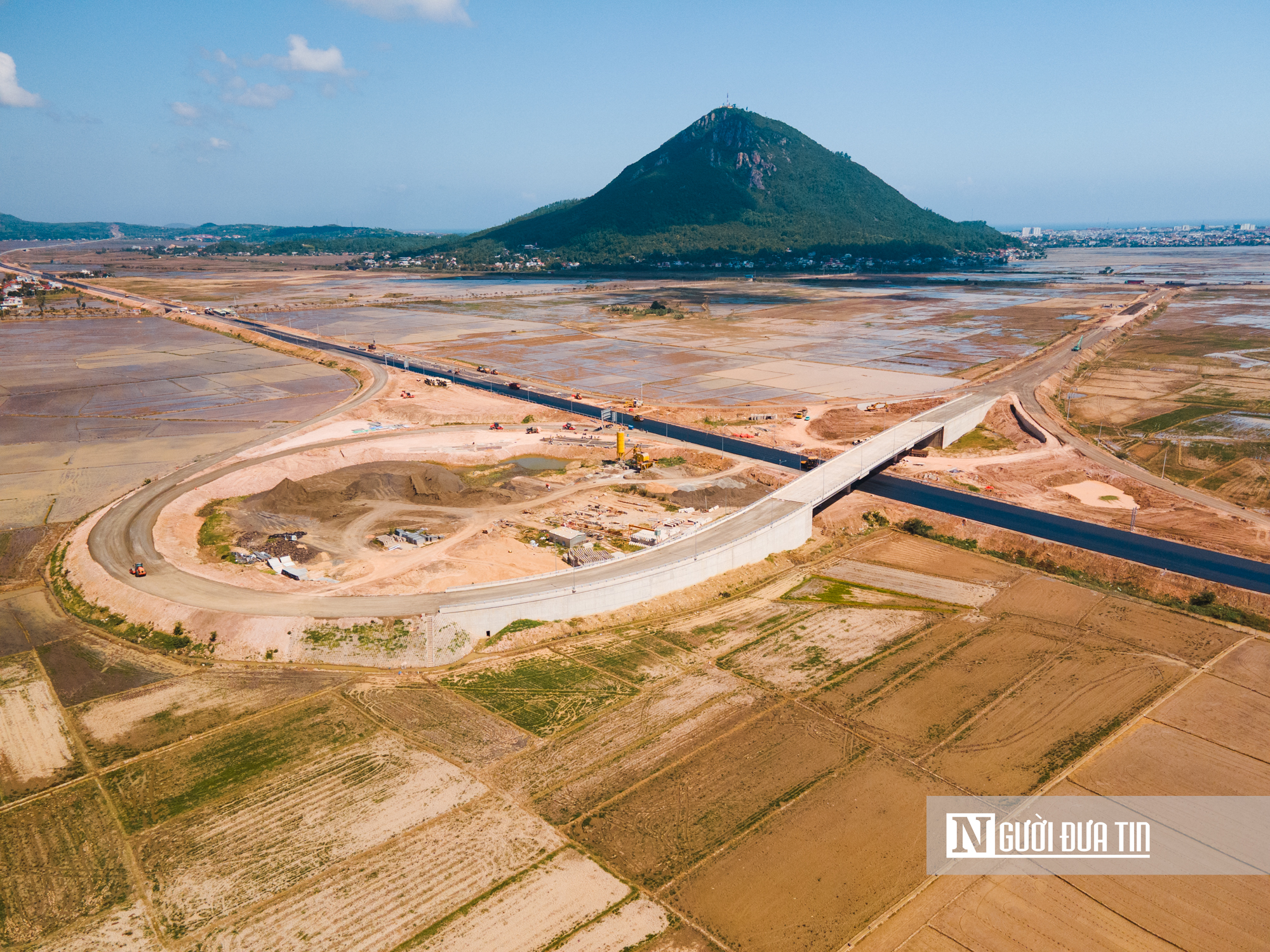 Cận cảnh cao tốc gần 11.000 tỷ đồng có cầu vượt sông, hầm thông núi qua tỉnh Đắk Lắk- Ảnh 15. Cận cảnh cao tốc gần 11.000 tỷ đồng có cầu vượt sông, hầm thông núi qua tỉnh Đắk Lắk- Ảnh 15.