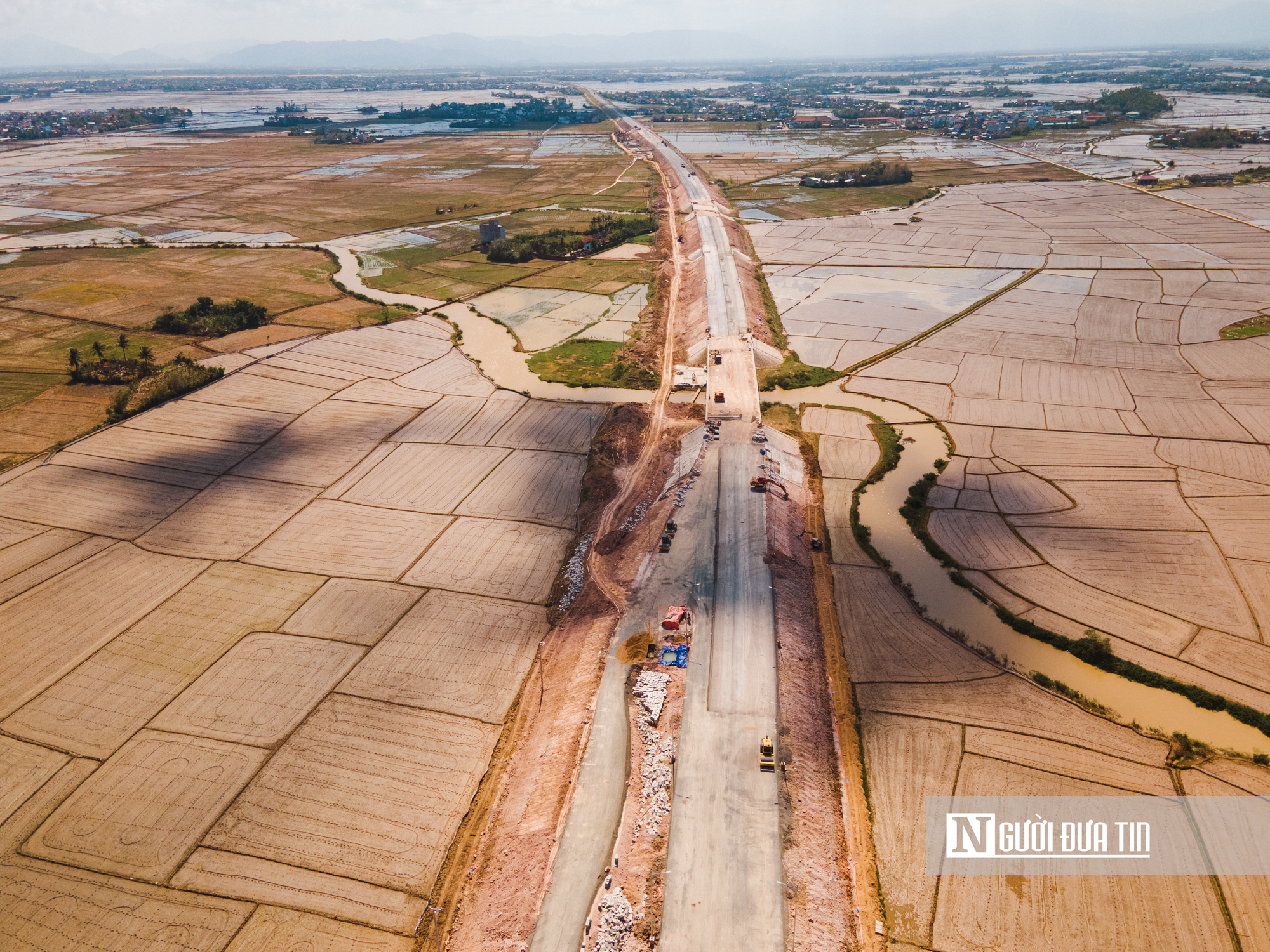 Cận cảnh cao tốc gần 11.000 tỷ đồng có cầu vượt sông, hầm thông núi qua tỉnh Đắk Lắk- Ảnh 2. Cận cảnh cao tốc gần 11.000 tỷ đồng có cầu vượt sông, hầm thông núi qua tỉnh Đắk Lắk- Ảnh 2.