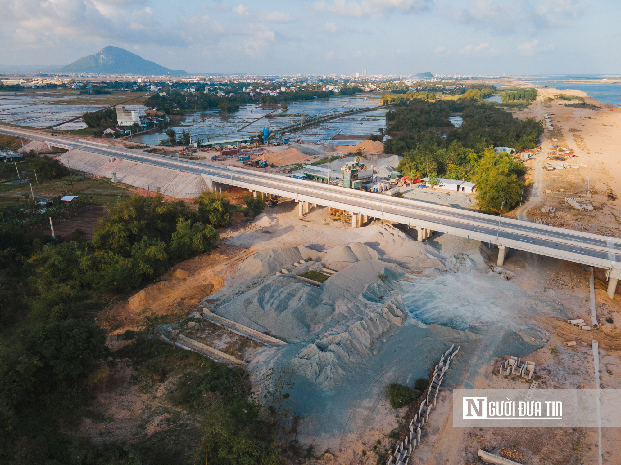 Cận cảnh cao tốc gần 11.000 tỷ đồng có cầu vượt sông, hầm thông núi qua tỉnh Đắk Lắk- Ảnh 3. Cận cảnh cao tốc gần 11.000 tỷ đồng có cầu vượt sông, hầm thông núi qua tỉnh Đắk Lắk- Ảnh 3.