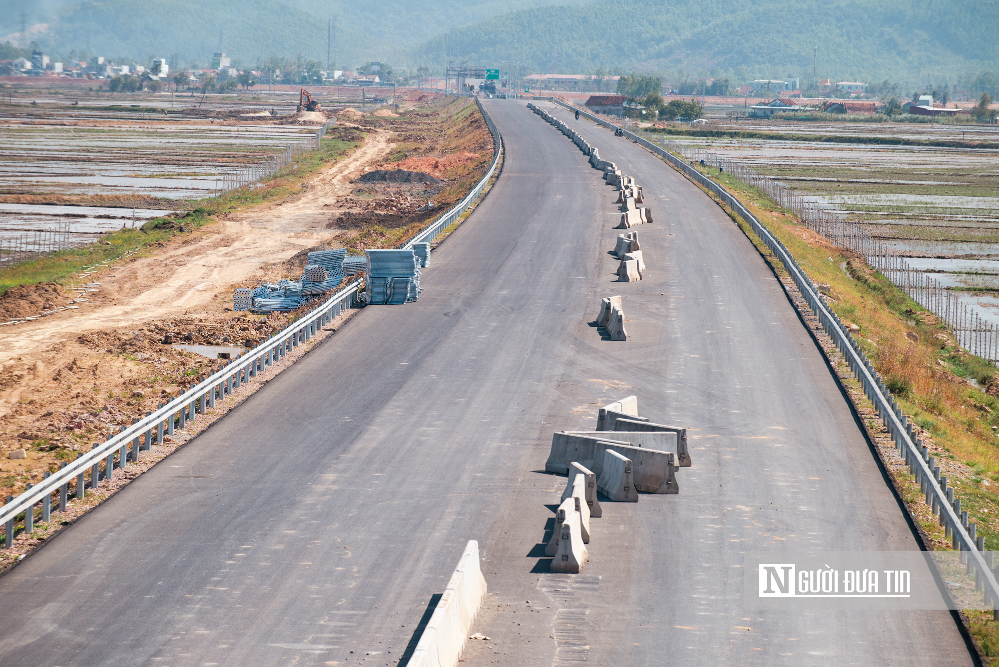 Cận cảnh cao tốc gần 11.000 tỷ đồng có cầu vượt sông, hầm thông núi qua tỉnh Đắk Lắk- Ảnh 5. Cận cảnh cao tốc gần 11.000 tỷ đồng có cầu vượt sông, hầm thông núi qua tỉnh Đắk Lắk- Ảnh 5.