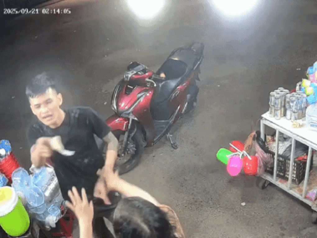 Cái kết đắng cho kẻ côn đồ xăm trổ sau vụ đánh người vì… chê gói mì tôm bán đắt - Ảnh 2.