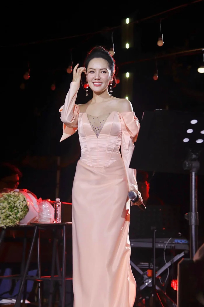 Ca sĩ Phương Linh bất ngờ "công khai" tình cảm với nam thần showbiz - Ảnh 3.