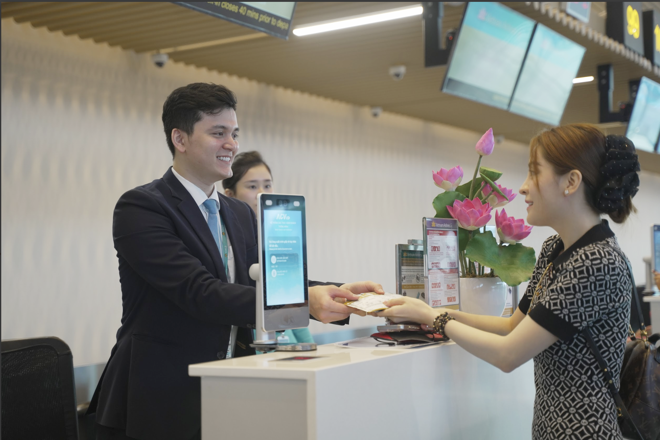 Vietnam Airlines tăng cường bay đêm phục vụ cao điểm Tết Bính Ngọ 2026, khai thác hơn 1.300 chuyến bay đêm dịp Tết Nguyên đán - Ảnh 2.