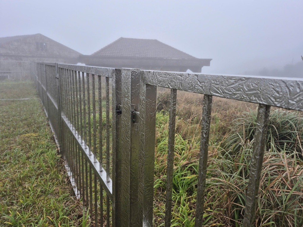 Miền Bắc rét lạ: Mẫu Sơn -1 độ, băng giá phủ trắng; Bắc Ninh rét ngang Sa Pa - Ảnh 2.