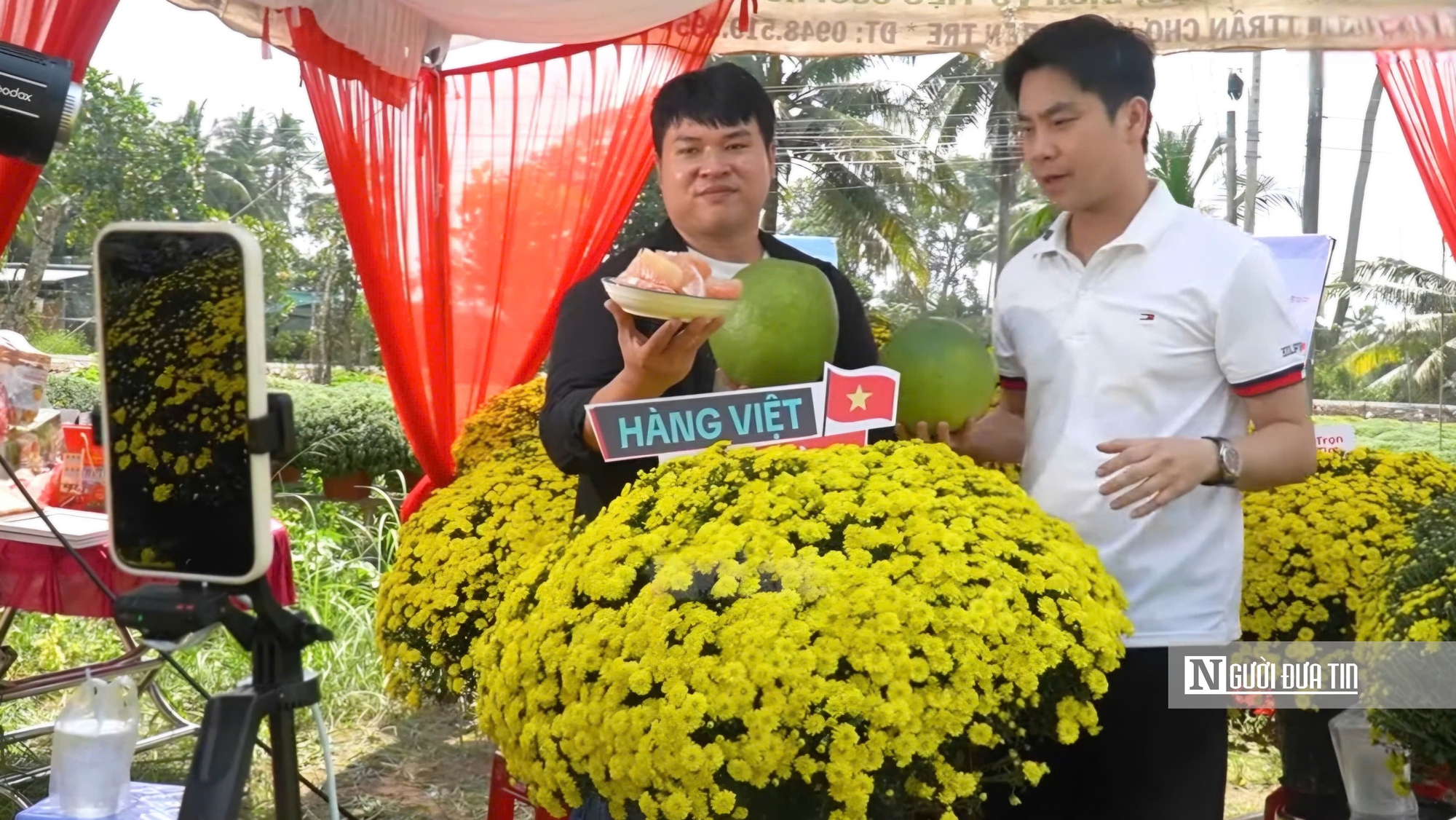 Hoa nở trước mùa, nhưng lòng người đúng Tết - Ảnh 2.