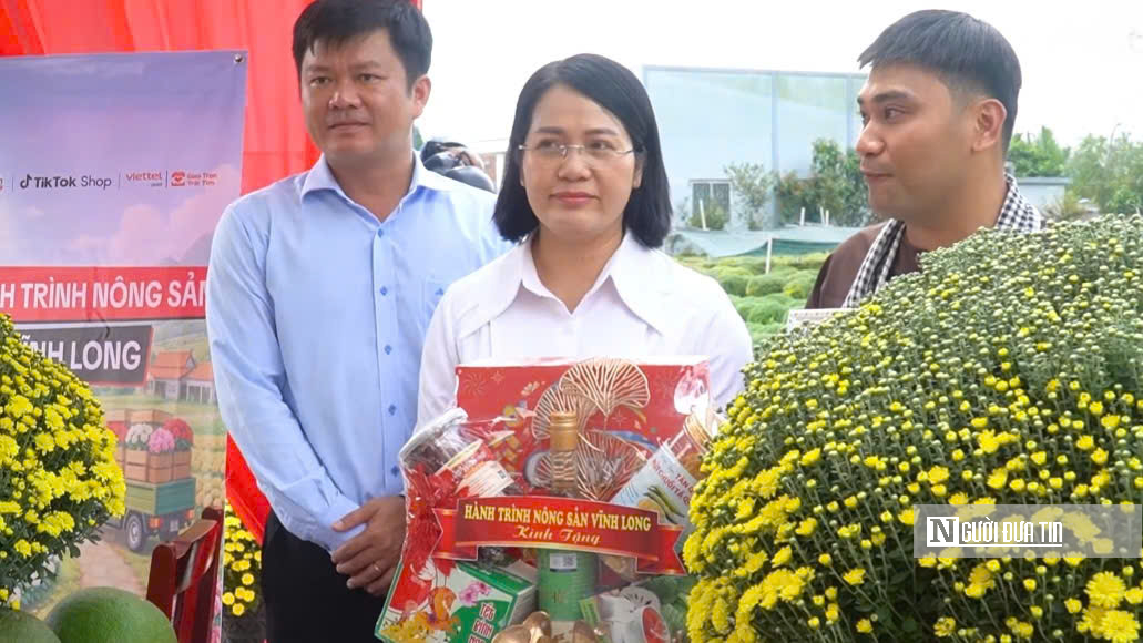 Hoa nở trước mùa, nhưng lòng người đúng Tết - Ảnh 3.