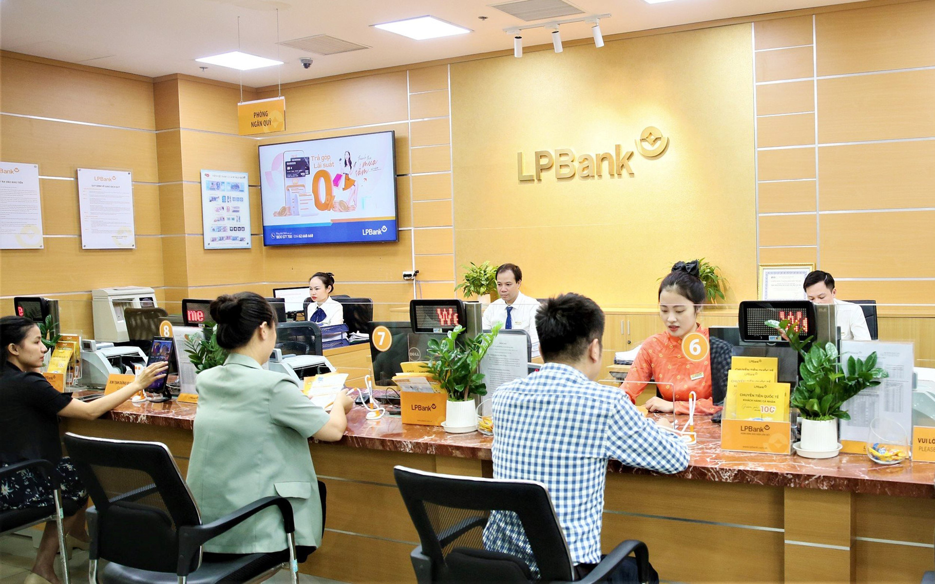 LPBank lần đầu báo lãi trên 14.000 tỷ đồng- Ảnh 1.