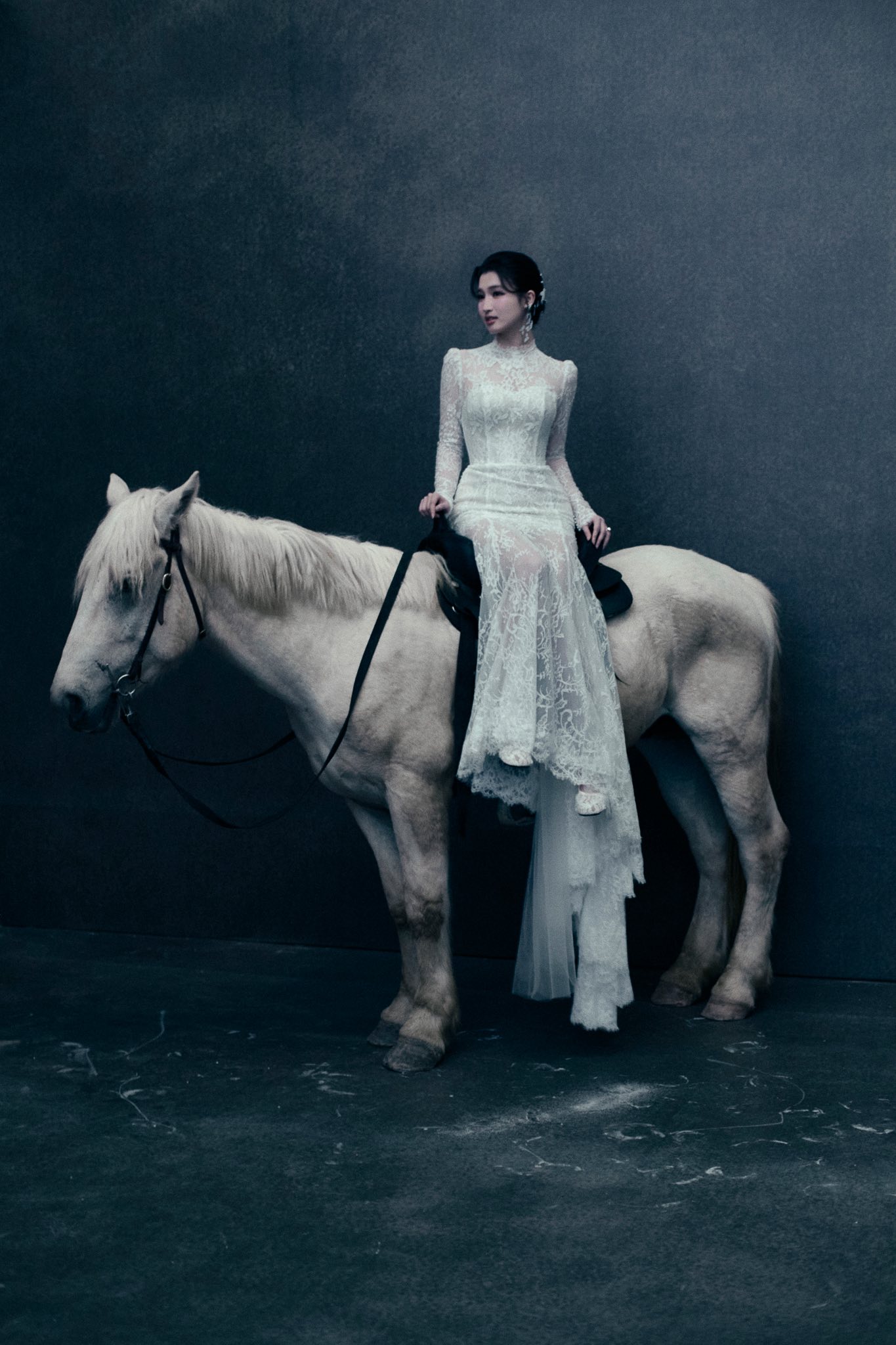 Bí mật sau bộ ảnh cưới độc đáo của Á hậu Phương Nhi và doanh nhân Phạm Nhật Minh Hoàng - Ảnh 1.