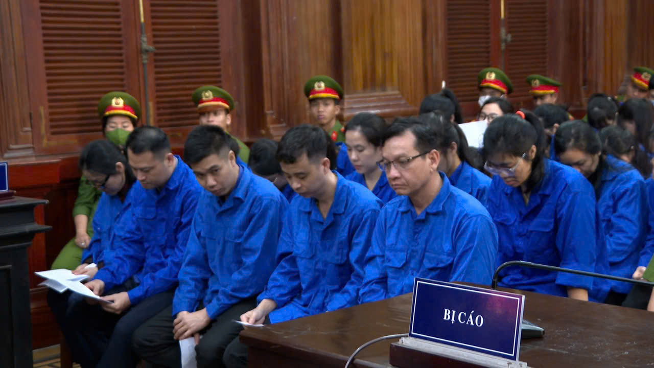 “Đại án” làm phiếu thử nghiệm giả: 2 bị cáo chủ mưu bị đề nghị tới 26 năm tù- Ảnh 1. “Đại án” làm phiếu thử nghiệm giả: 2 bị cáo chủ mưu bị đề nghị tới 26 năm tù- Ảnh 1.