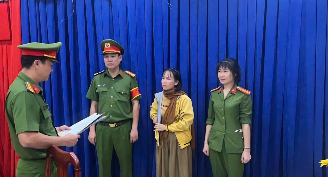 Cái bẫy vay nóng: Công nhân mất tiền bảo hiểm - Ảnh 1.