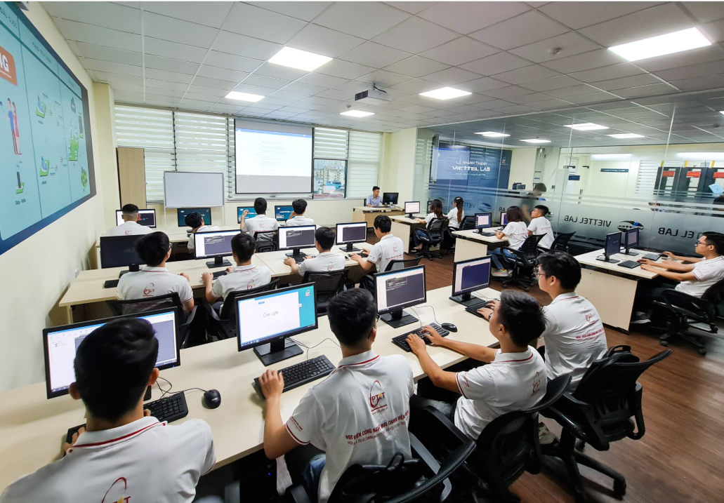 Sở hữu IELTS, thí sinh có thêm lựa chọn vào Học viện Công nghệ Bưu chính Viễn thông - Ảnh 2.