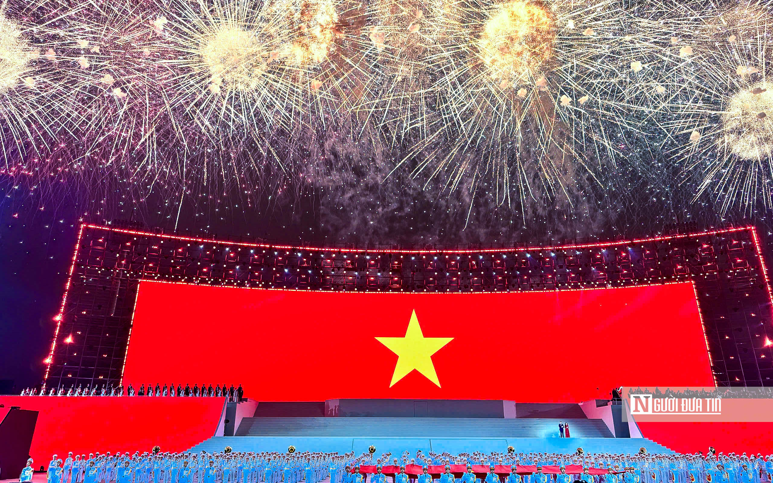 Ph&aacute;o hoa rực rỡ, nghệ thuật thăng hoa mừng th&agrave;nh c&ocirc;ng Đại hội Đảng XIV- Ảnh 17.