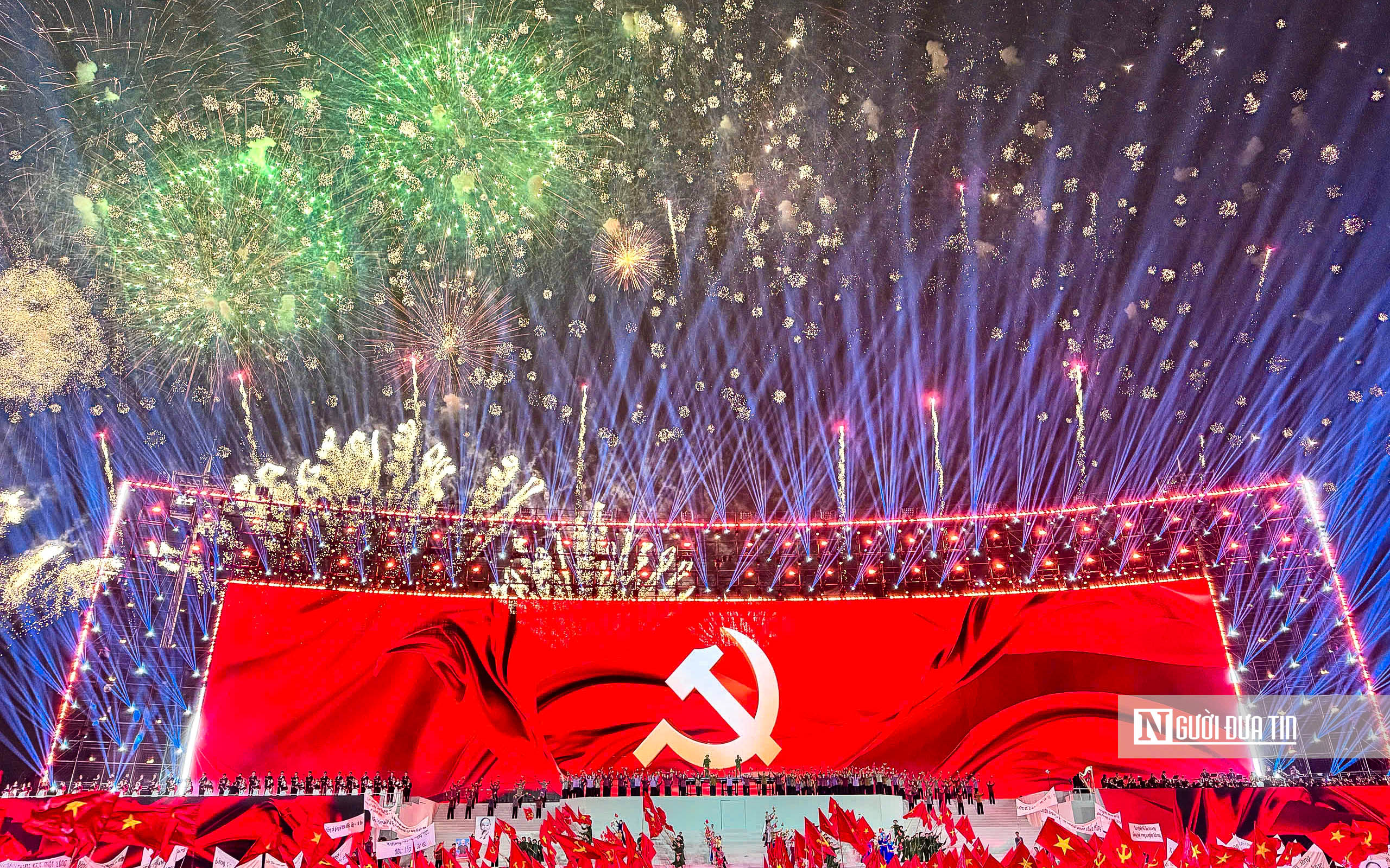 Ph&aacute;o hoa rực rỡ, nghệ thuật thăng hoa mừng th&agrave;nh c&ocirc;ng Đại hội Đảng XIV- Ảnh 5.