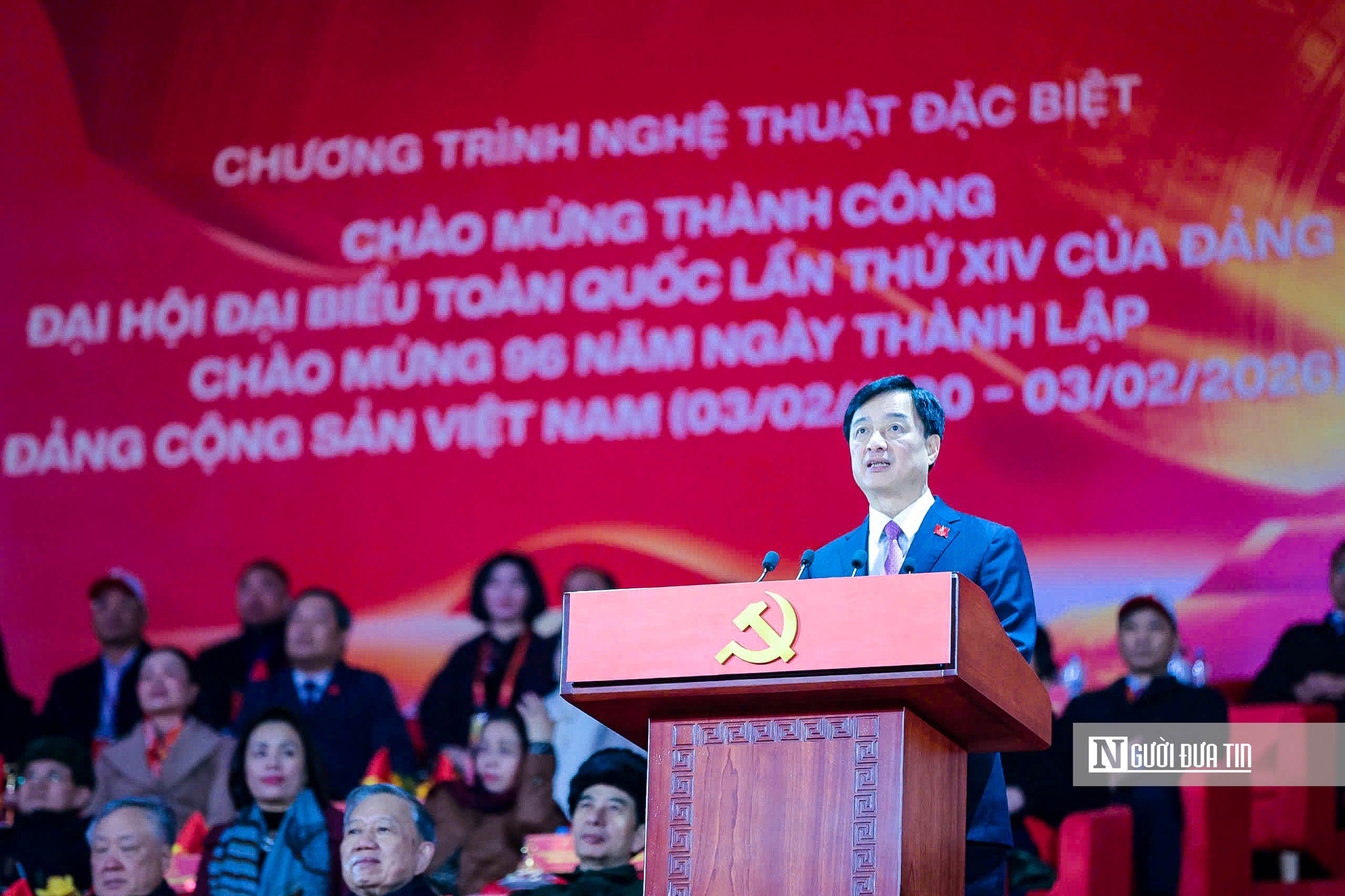 Ph&aacute;o hoa rực rỡ, nghệ thuật thăng hoa mừng th&agrave;nh c&ocirc;ng Đại hội Đảng XIV- Ảnh 3.