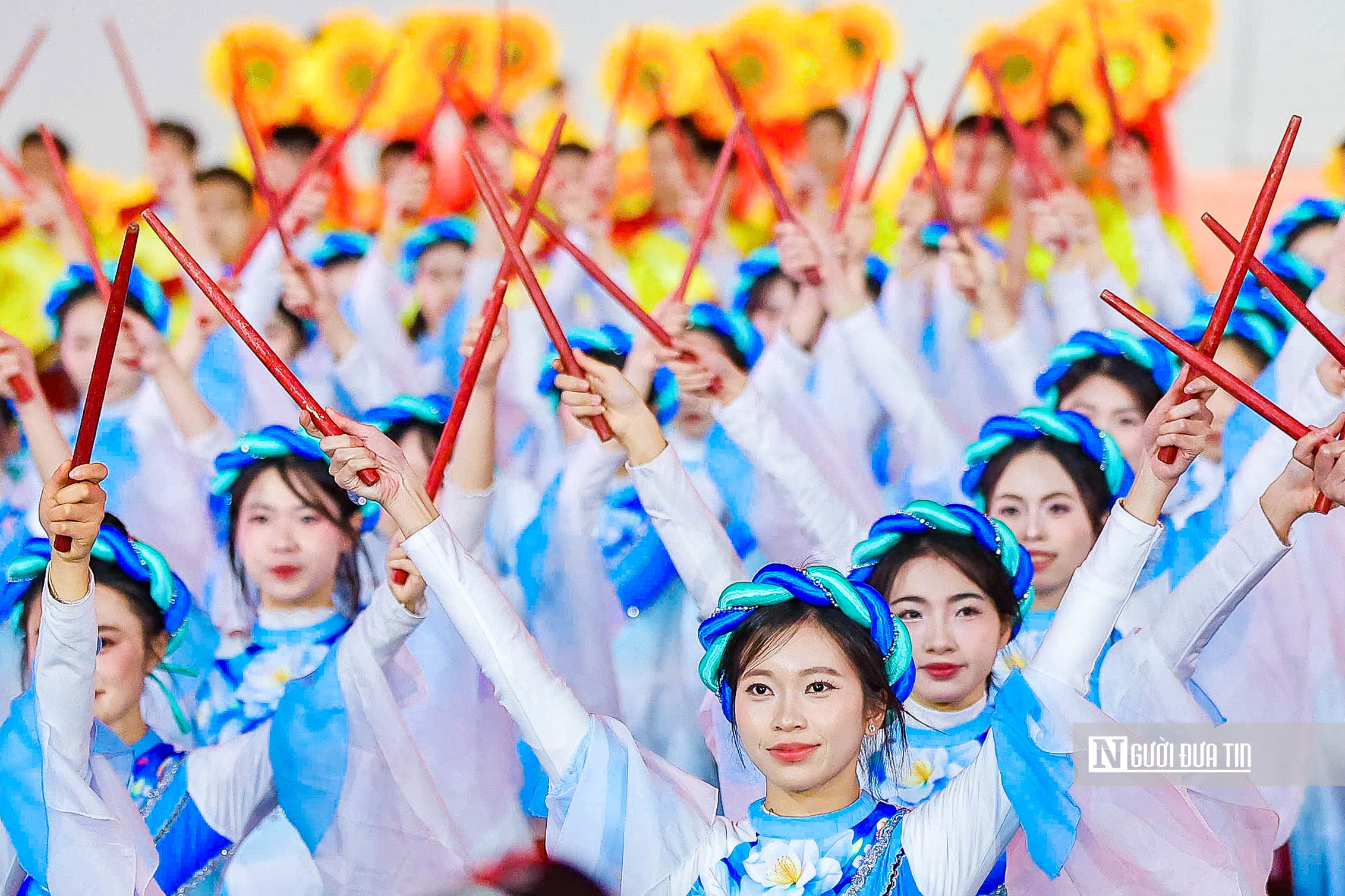 Ph&aacute;o hoa rực rỡ, nghệ thuật thăng hoa mừng th&agrave;nh c&ocirc;ng Đại hội Đảng XIV- Ảnh 7.