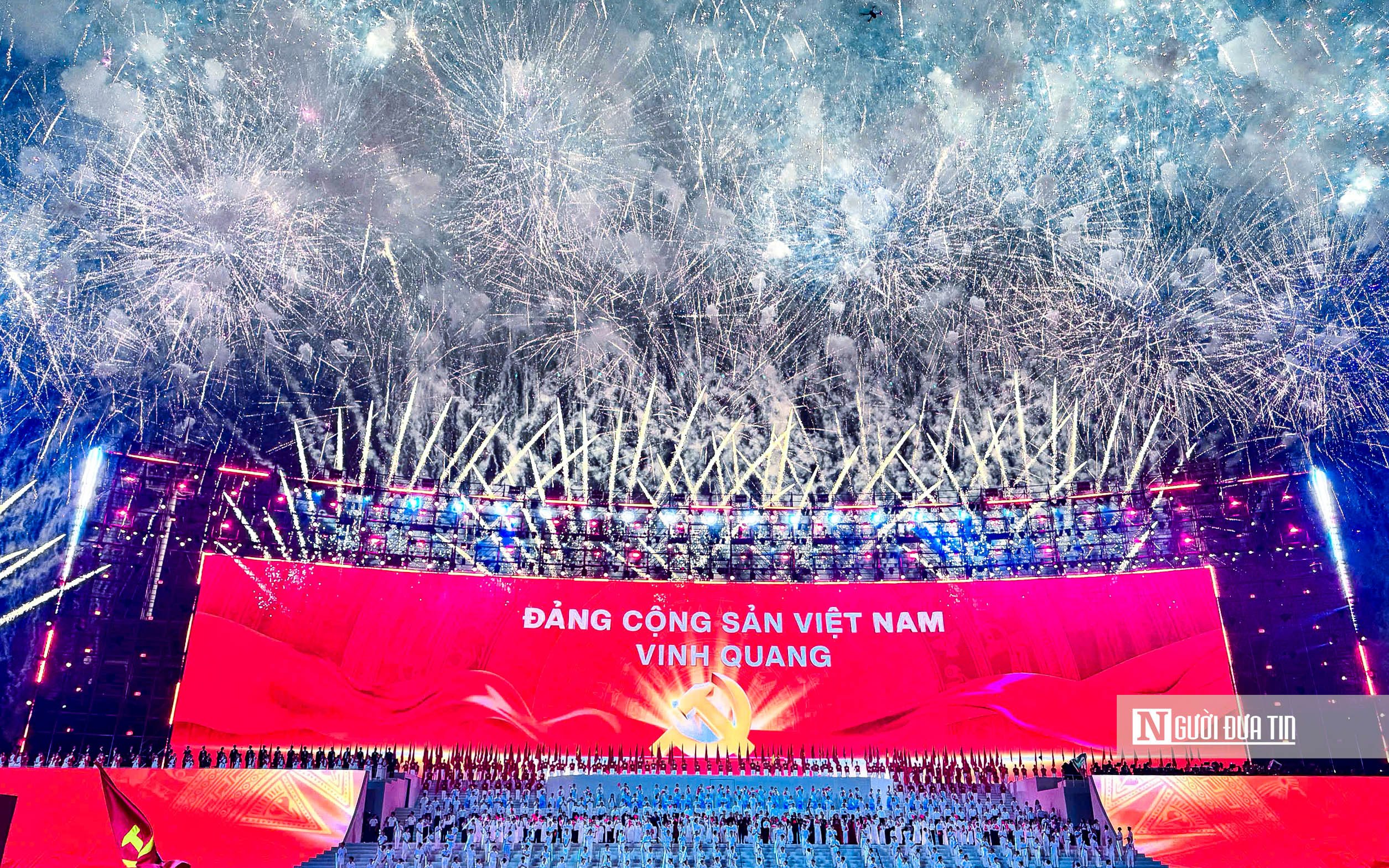 Ph&aacute;o hoa rực rỡ, nghệ thuật thăng hoa mừng th&agrave;nh c&ocirc;ng Đại hội Đảng XIV- Ảnh 19.