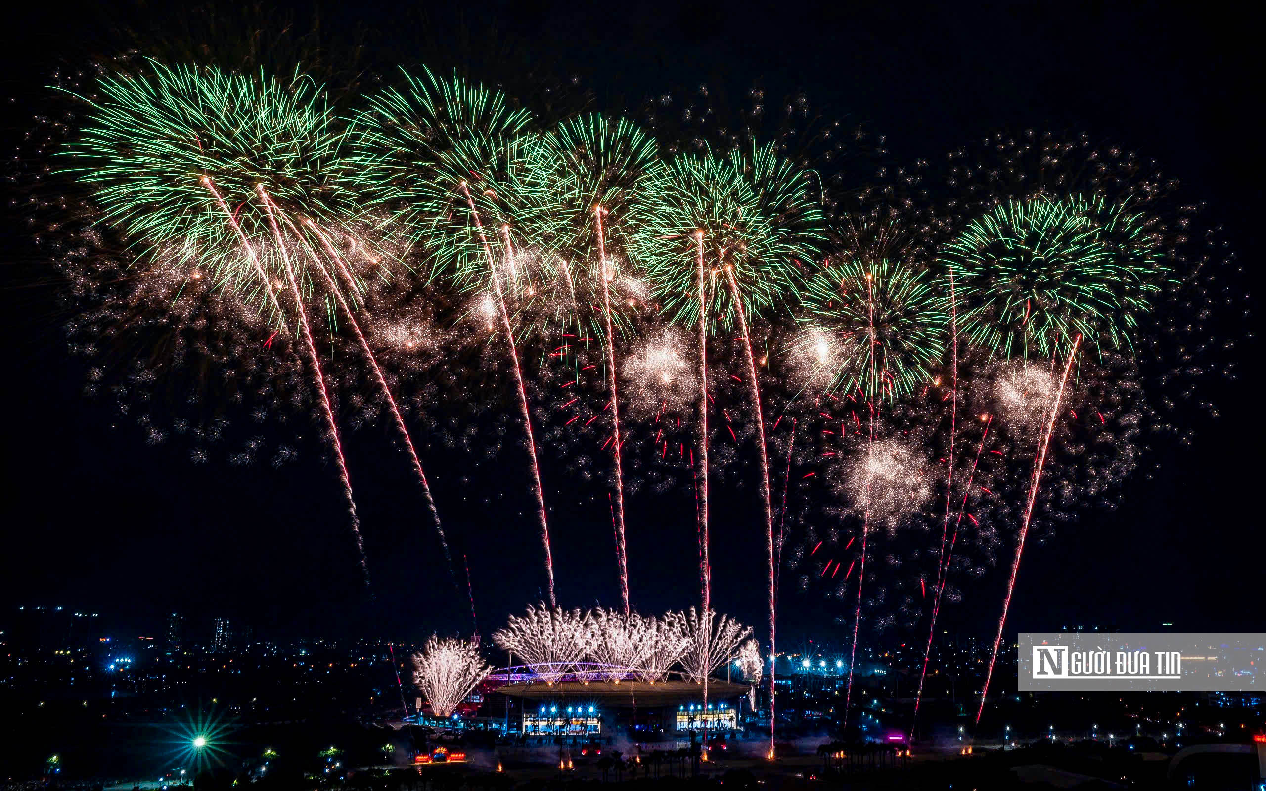 Ph&aacute;o hoa rực rỡ, nghệ thuật thăng hoa mừng th&agrave;nh c&ocirc;ng Đại hội Đảng XIV- Ảnh 23.