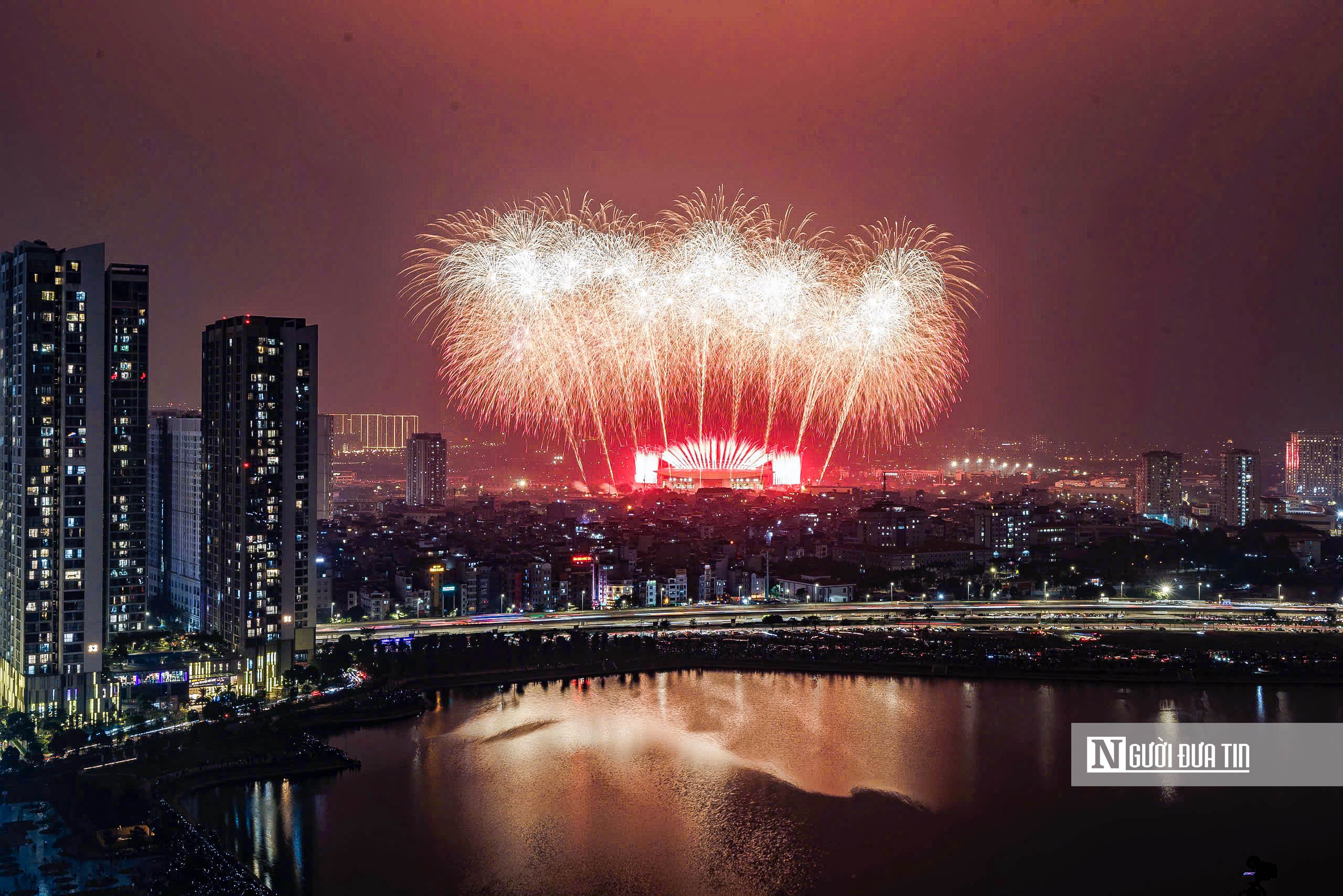 Ph&aacute;o hoa rực rỡ, nghệ thuật thăng hoa mừng th&agrave;nh c&ocirc;ng Đại hội Đảng XIV- Ảnh 24.