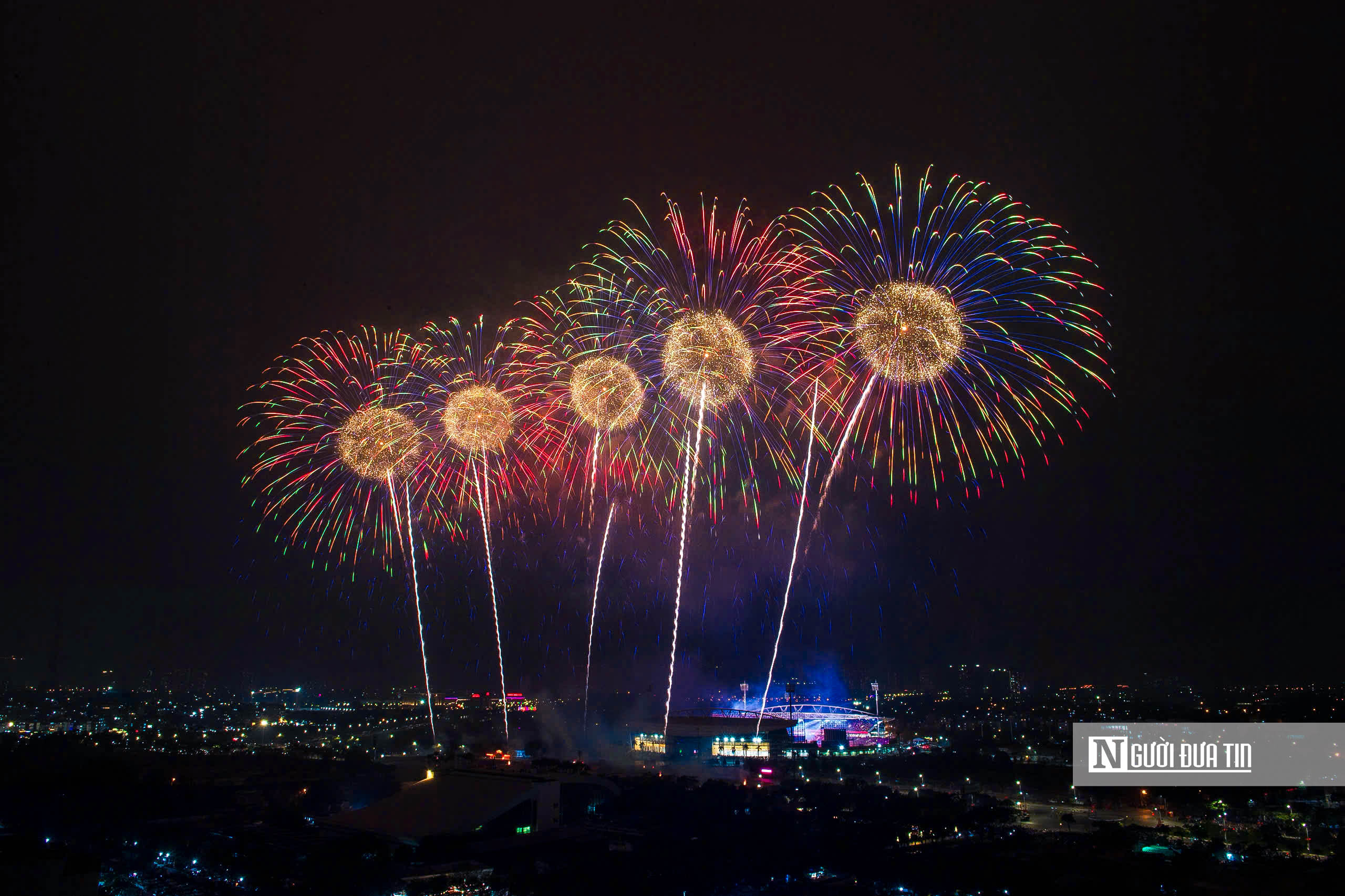 Ph&aacute;o hoa rực rỡ, nghệ thuật thăng hoa mừng th&agrave;nh c&ocirc;ng Đại hội Đảng XIV- Ảnh 25.
