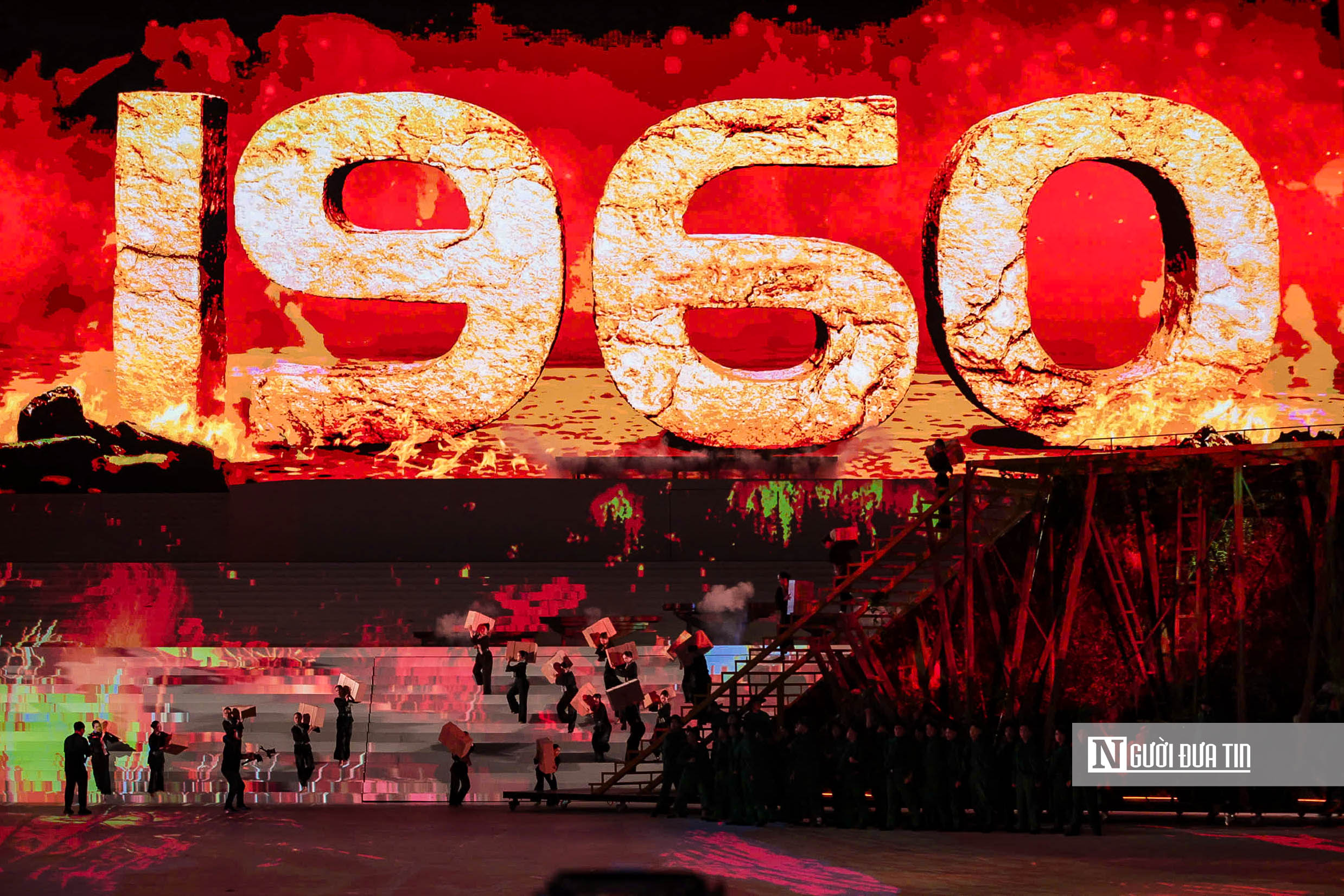 Ph&aacute;o hoa rực rỡ, nghệ thuật thăng hoa mừng th&agrave;nh c&ocirc;ng Đại hội Đảng XIV- Ảnh 13.